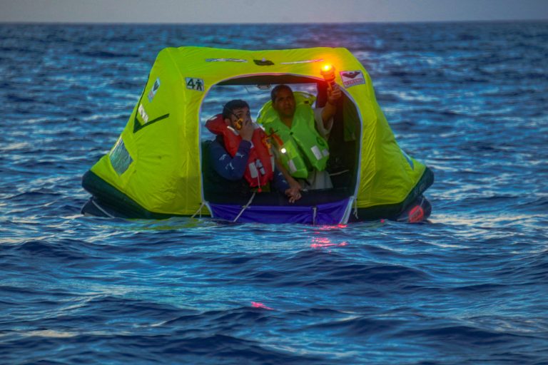 OCEAN SIGNAL rescueMe EDF2 Electronic Distress Flare